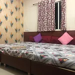 New Yanti Guest House