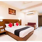 Ujjain Hotel P A R K - P A L A C E Near Temple And Railway Station