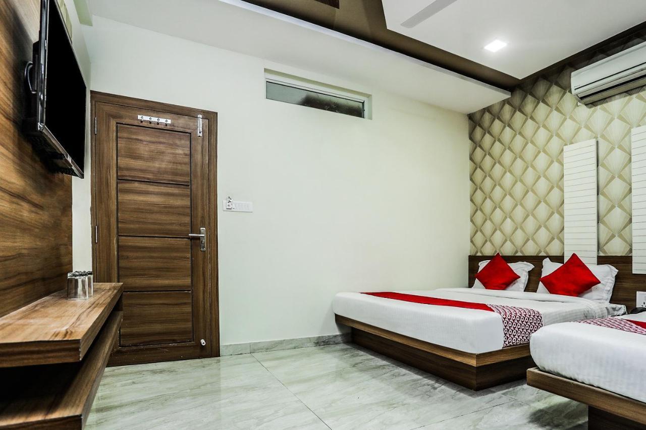 Oyo 16163 Shri Hari Hotel 3*