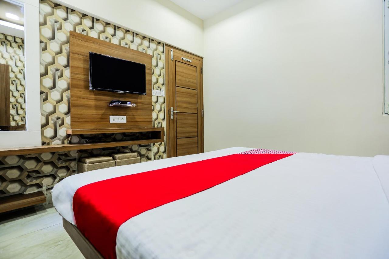 Hotel Oyo 16163 Shri Hari Ujjain