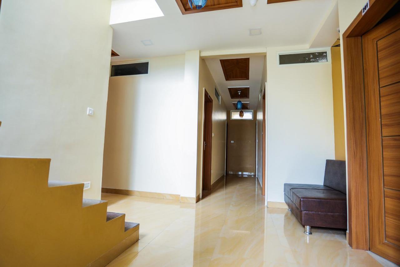 Oyo 16163 Shri Hari Hotel 3*