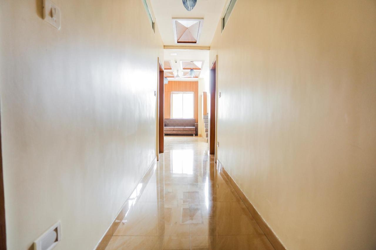 Oyo 16163 Shri Hari Hotel 3*