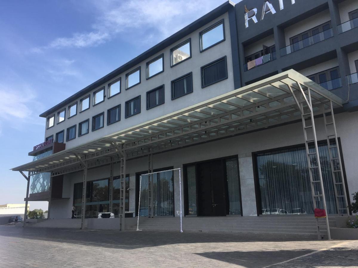 Hotel Ratnapriya And