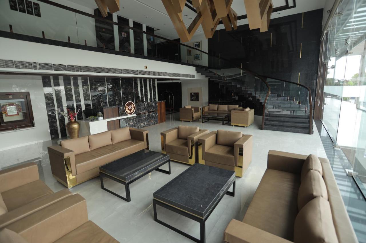 Hotel Ratnapriya And