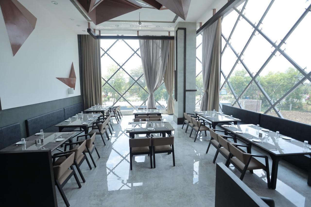 Ratnapriya And Hotel 4*