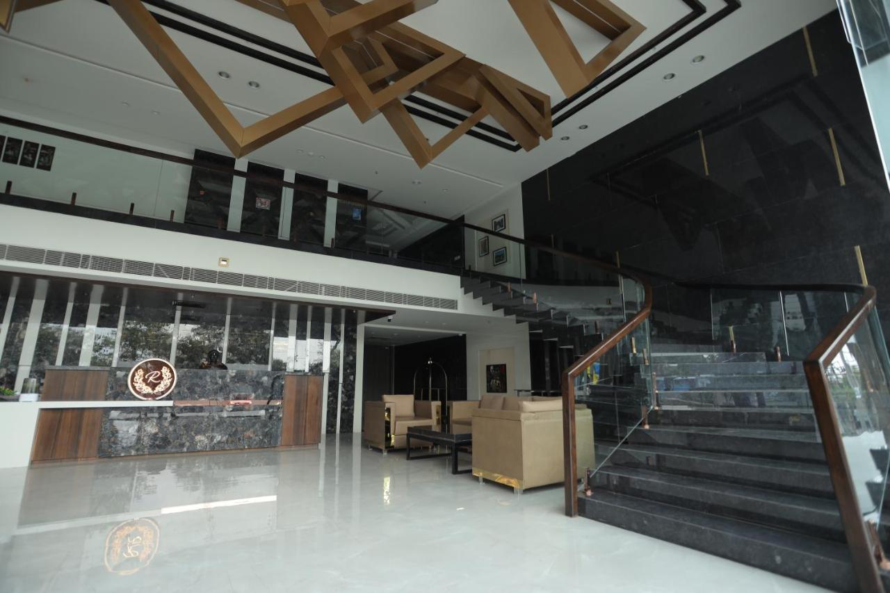 Hotel Ratnapriya And 4*