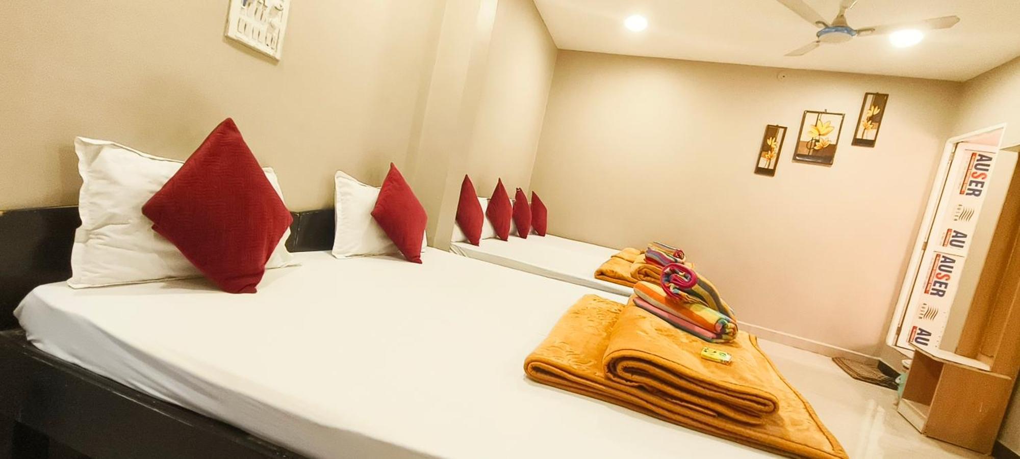 Shree Ram Nivas Hotel *