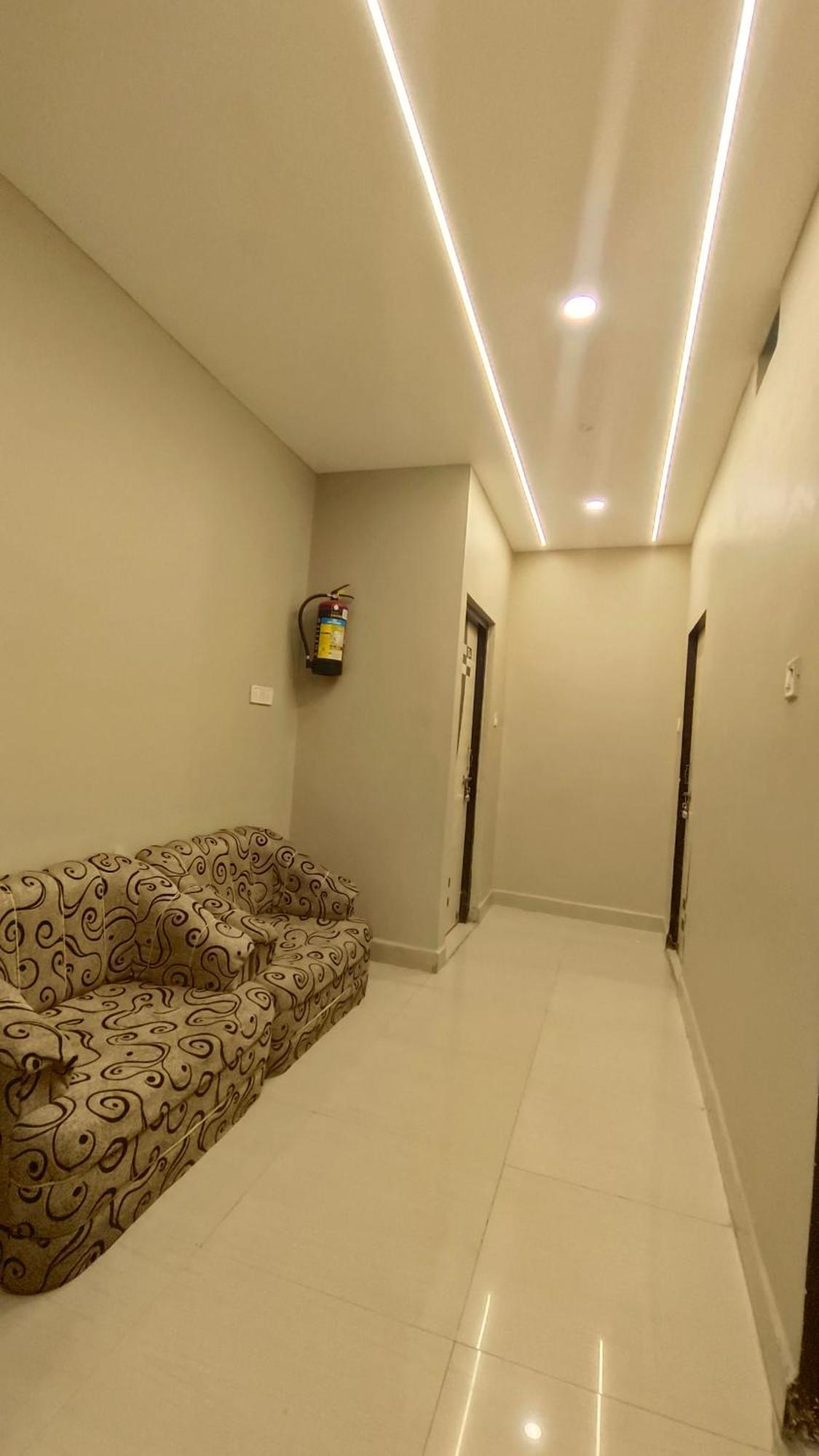 Shree Ram Nivas Hotel *