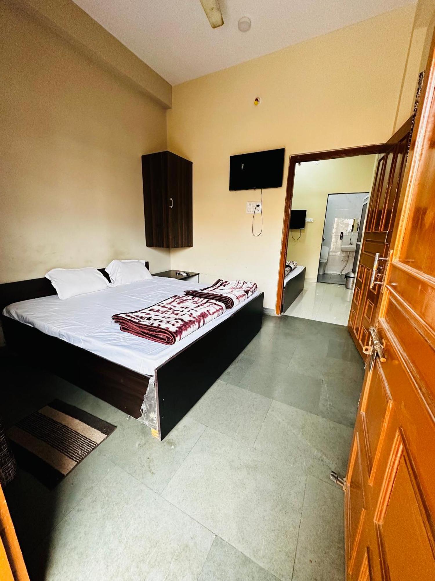 Rudrasagar Homestay * Ujjain