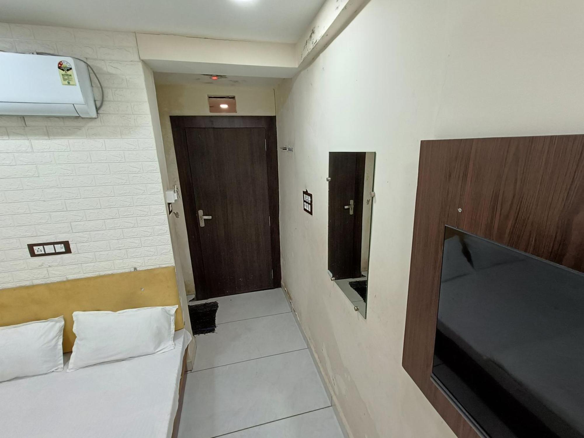 S Tower Hotel *