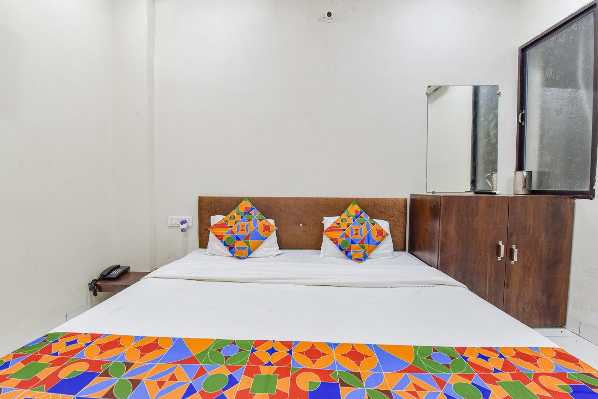 Fabexpress Devani Palace Hotel 3*