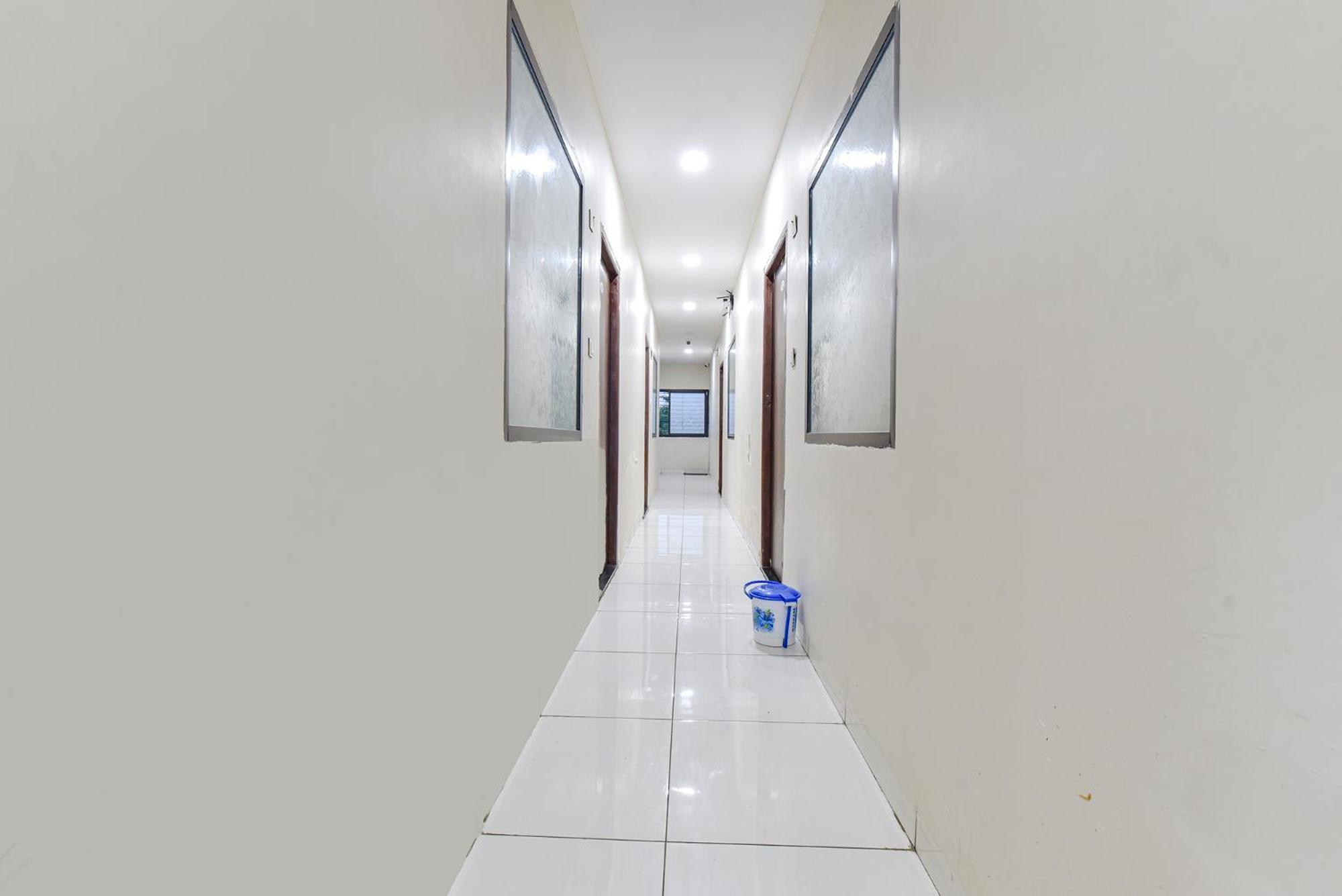 Fabexpress Devani Palace Hotel 3*