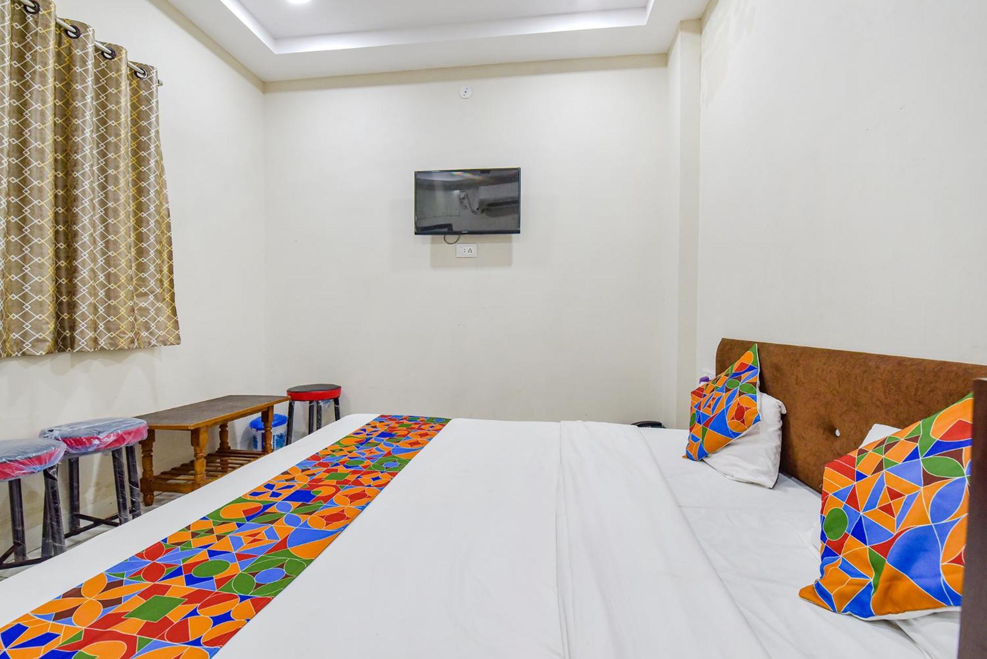 Hotel Fabexpress Devani Palace 3*