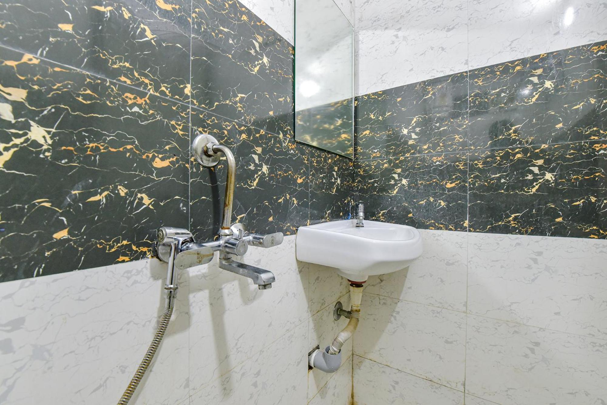 Hotel Fabexpress Devani Palace
