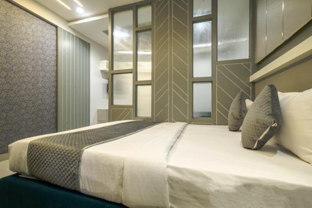 Miracle 2km From Mahakal Temple Hotel 3*