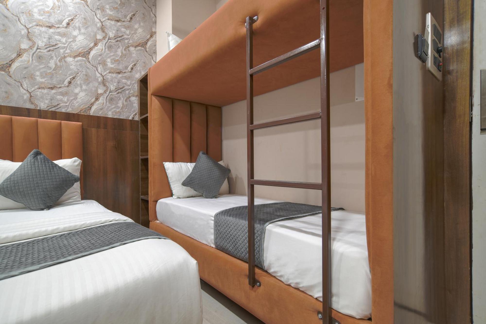 Hotel Miracle 2km From Mahakal Temple 3*