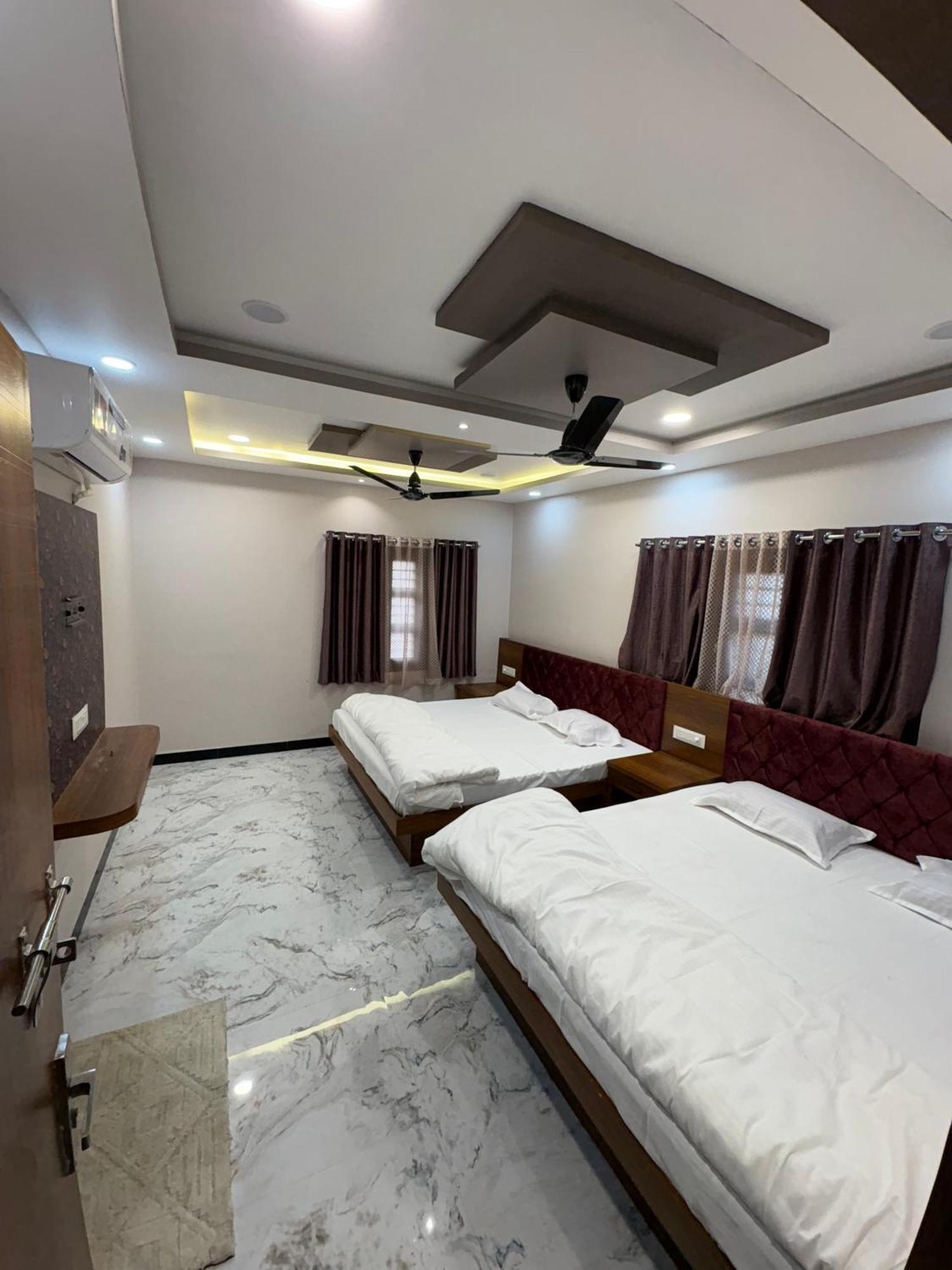 Shree Trilokeshwar Guest house