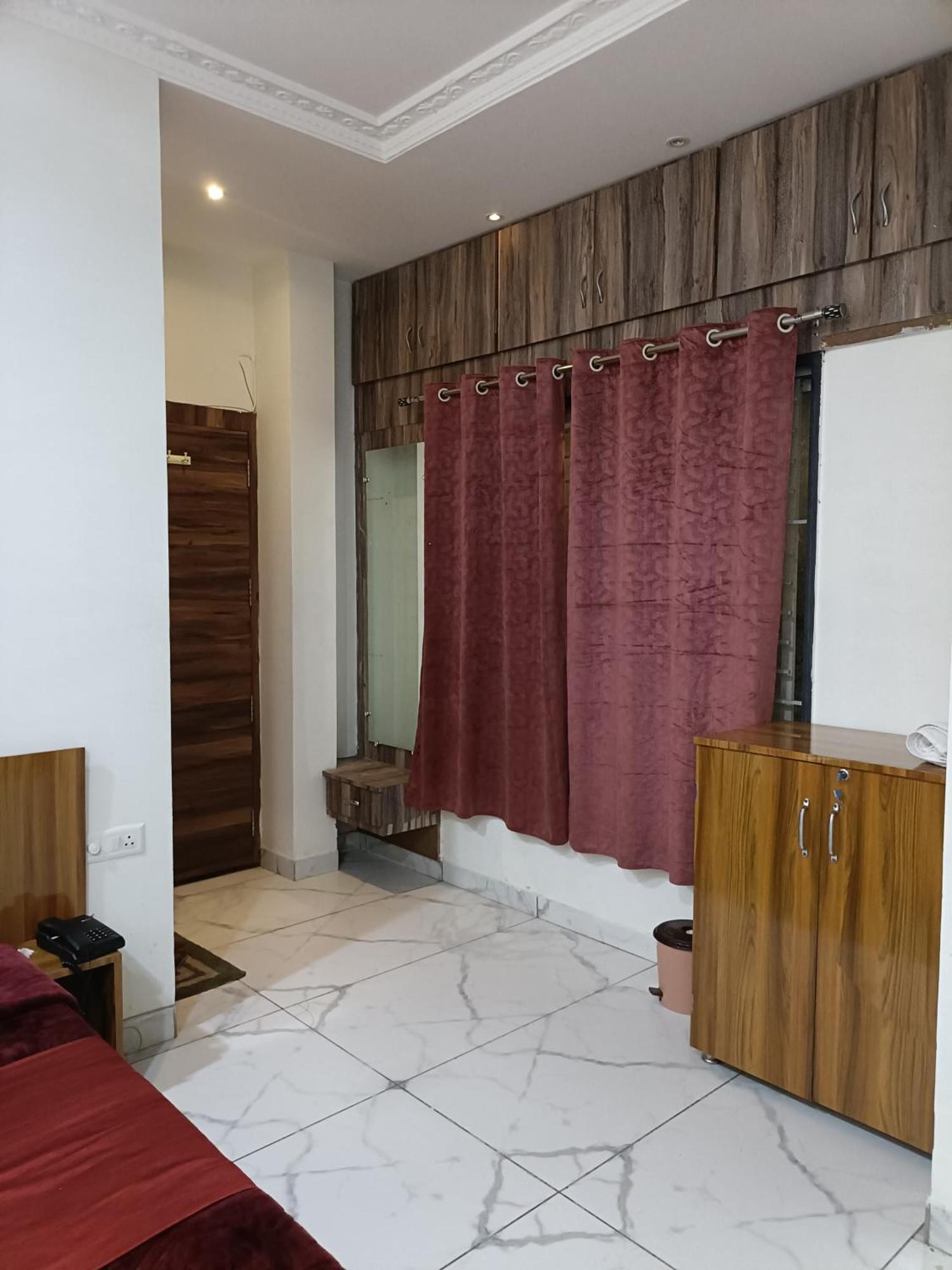 Shri Salasar 5*