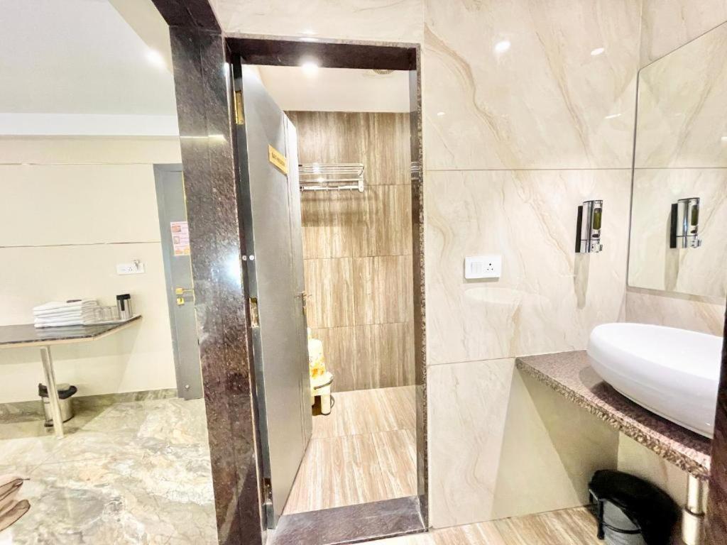 Hotel Mangal Shree Near Mahakaleshwar Temple , Kalbherav Temple And Mangal Nath Temple Ujjain