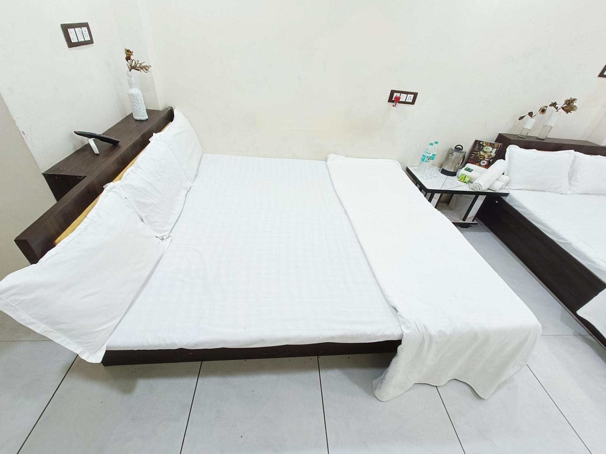 Ginger Tower Kshipra Inn-family Airconditioned