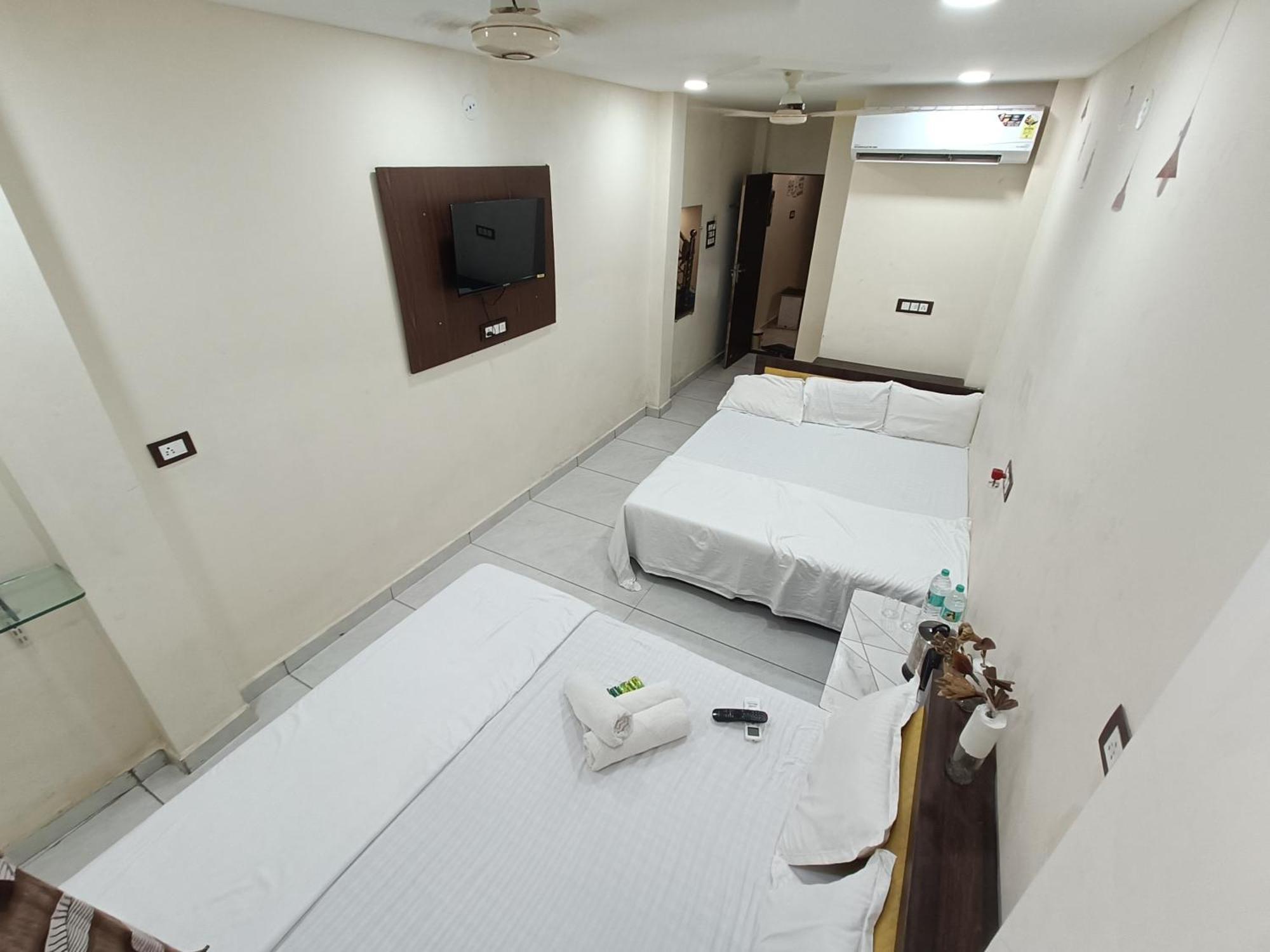 Ginger Tower Kshipra Inn-family Airconditioned Hotel