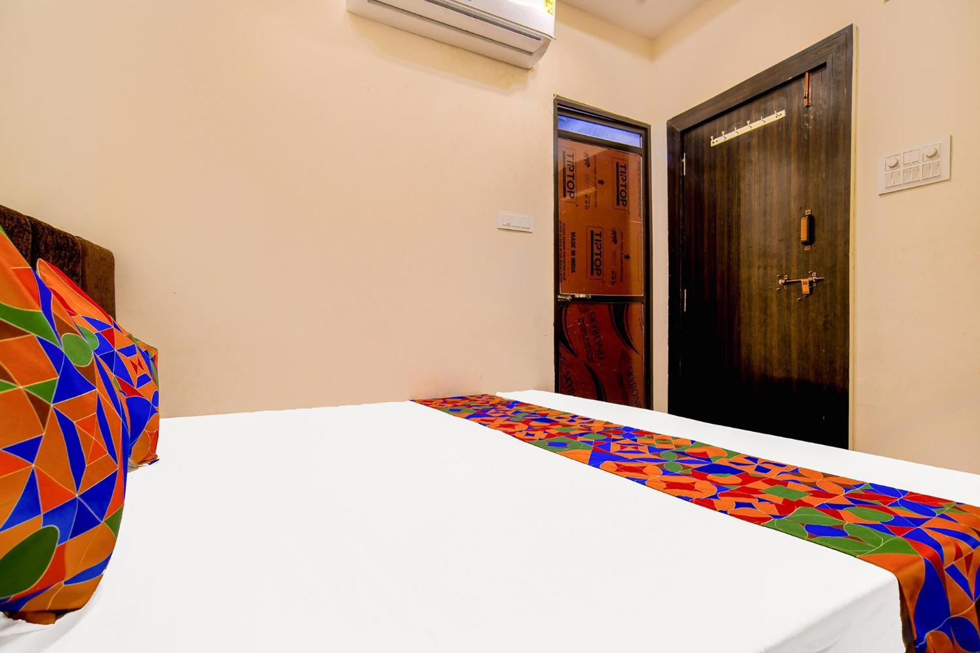 Fabexpress Neelam Palace 3* Ujjain