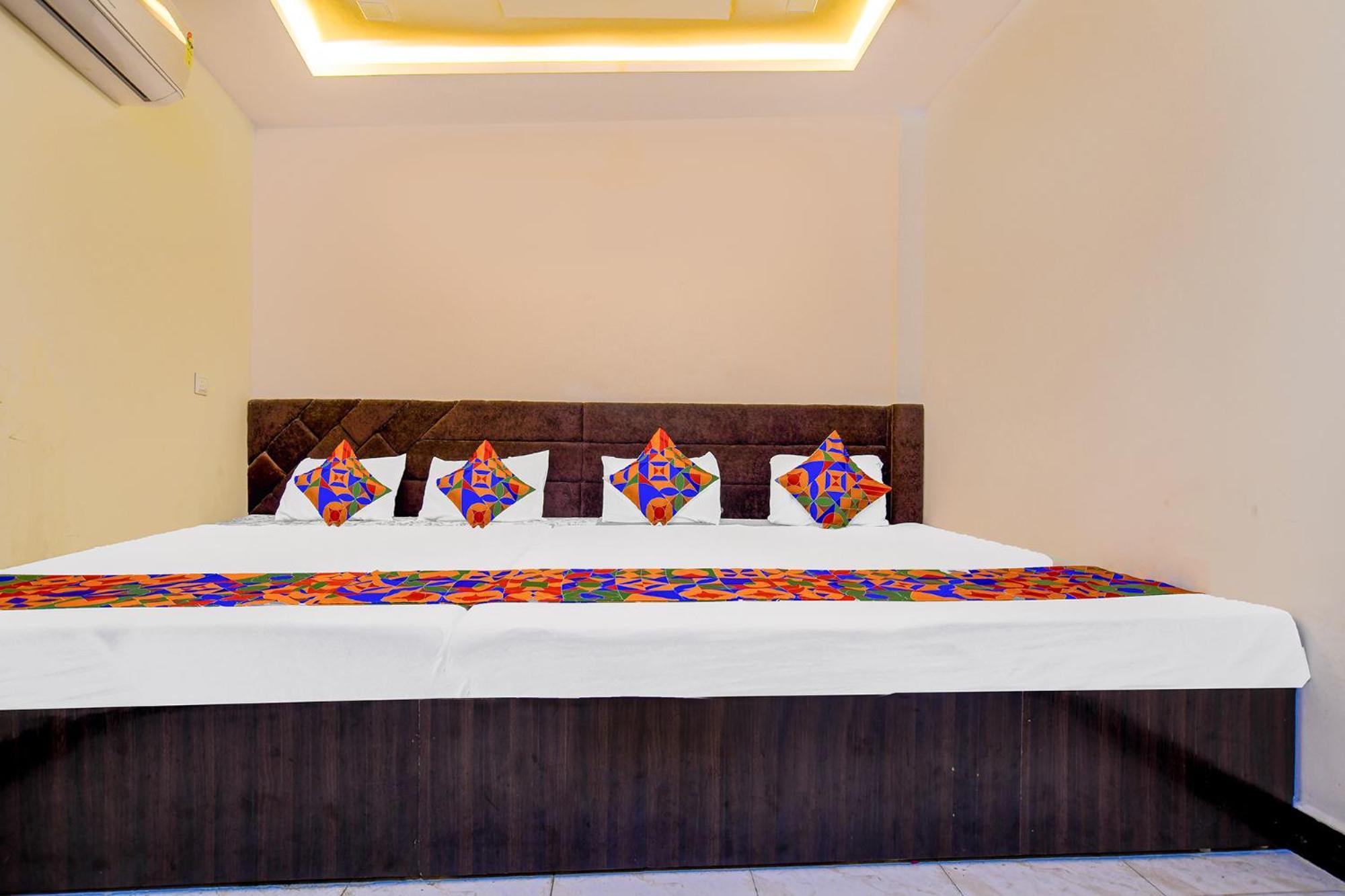 Fabexpress Neelam Palace Hotel