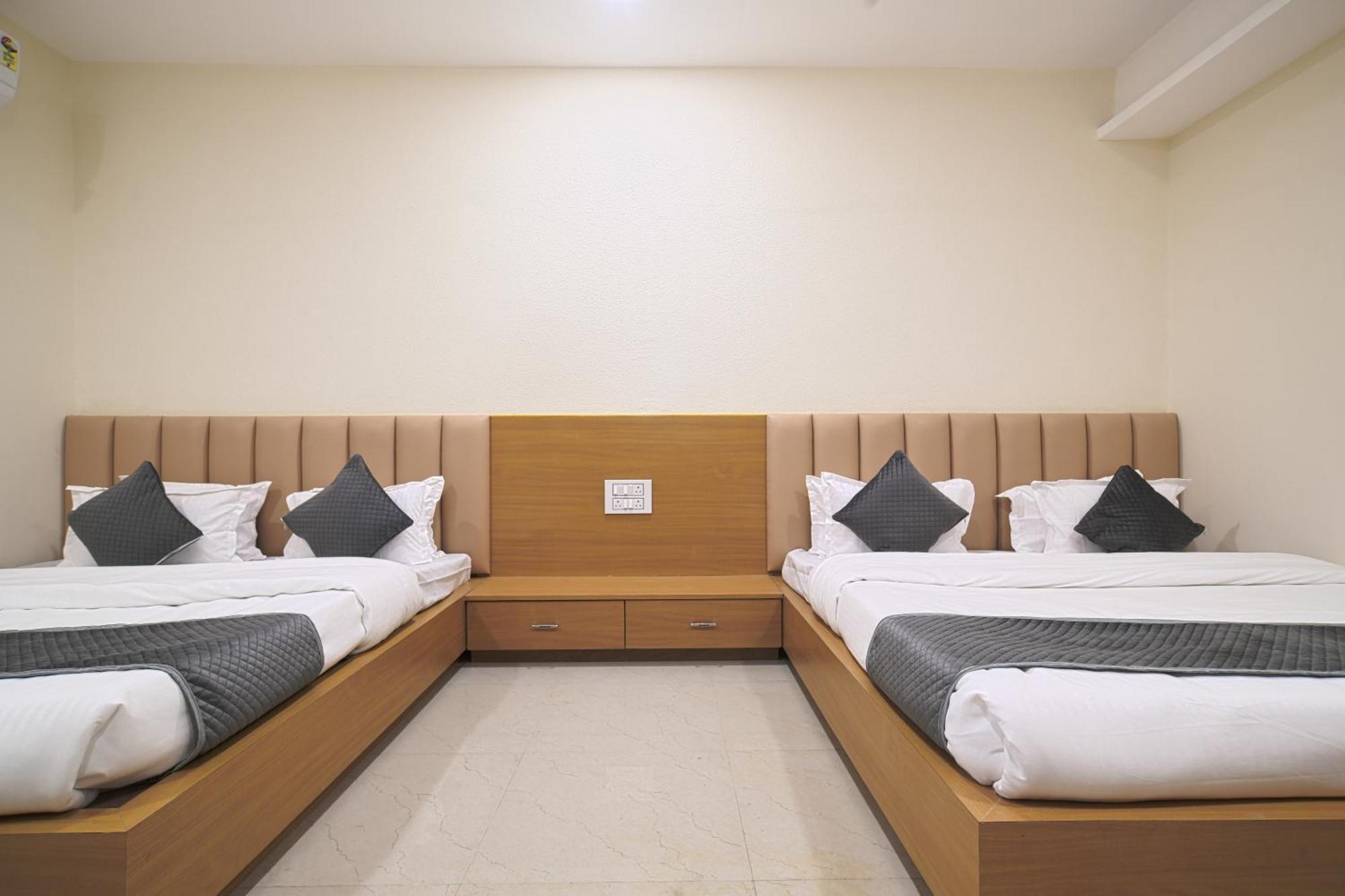 Shivlok Hotel
