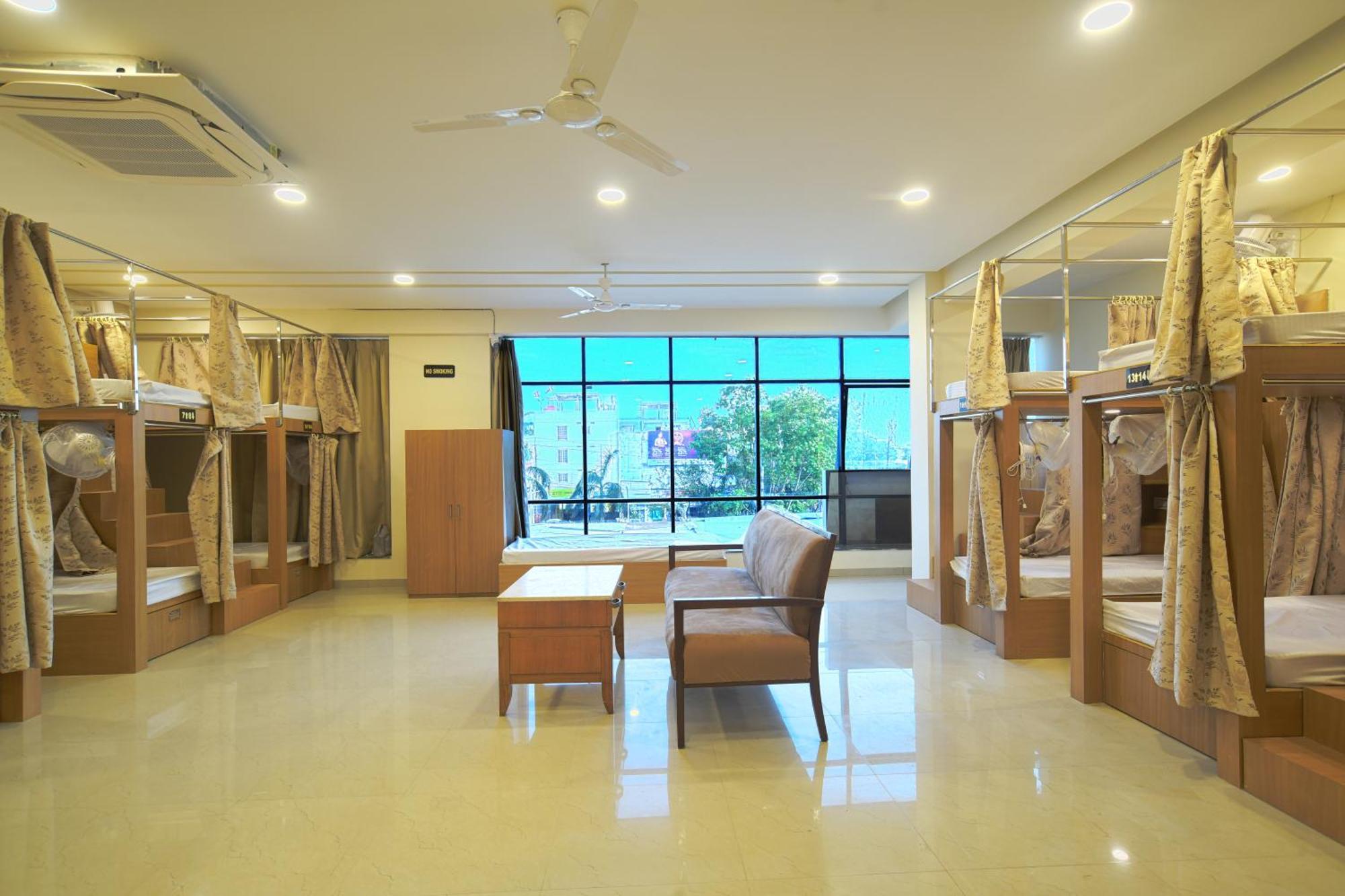Shivlok Hotel 3*