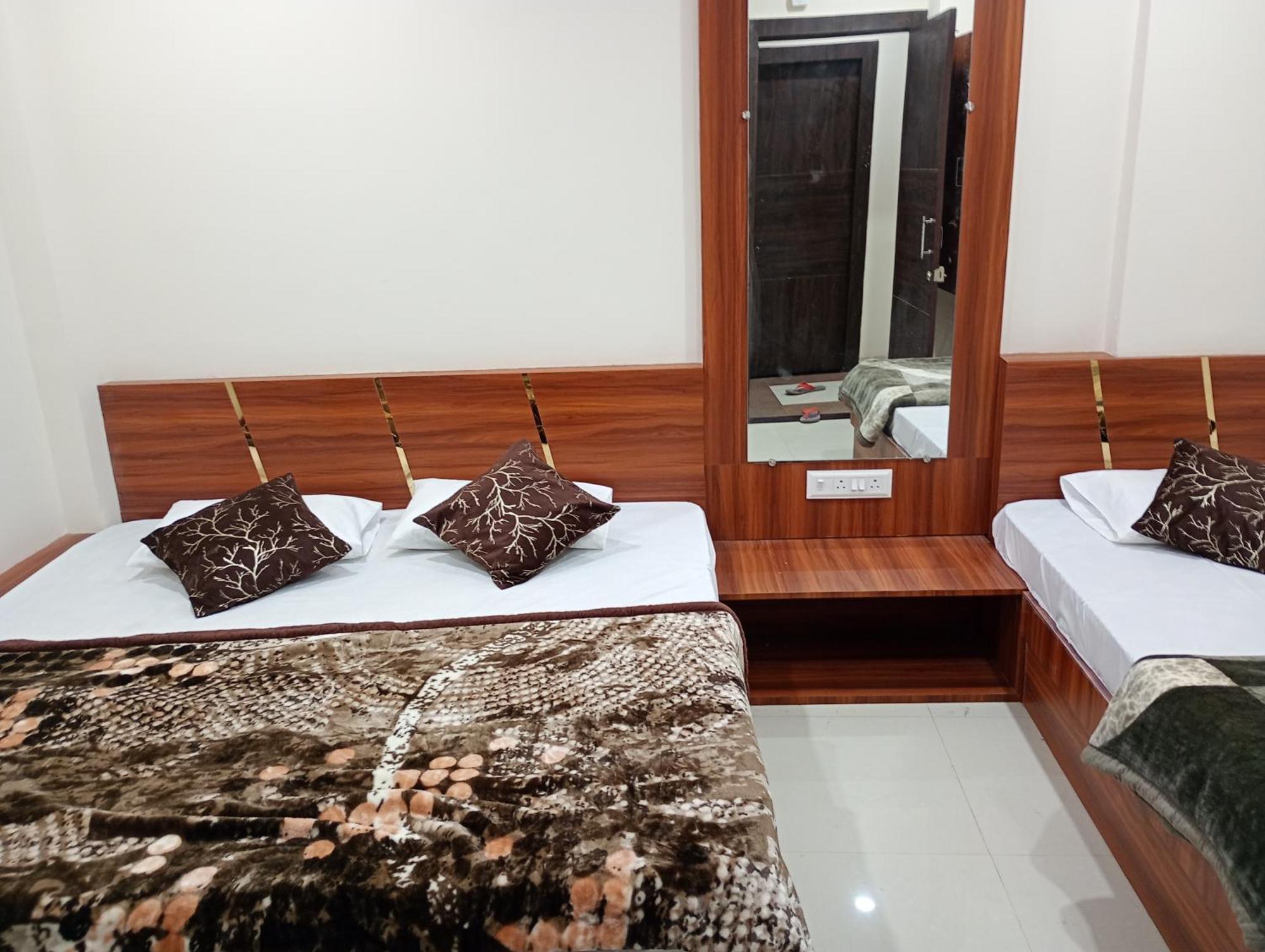 Barsana Palace, Near Mahakal Temple- 200 Meter Hotel