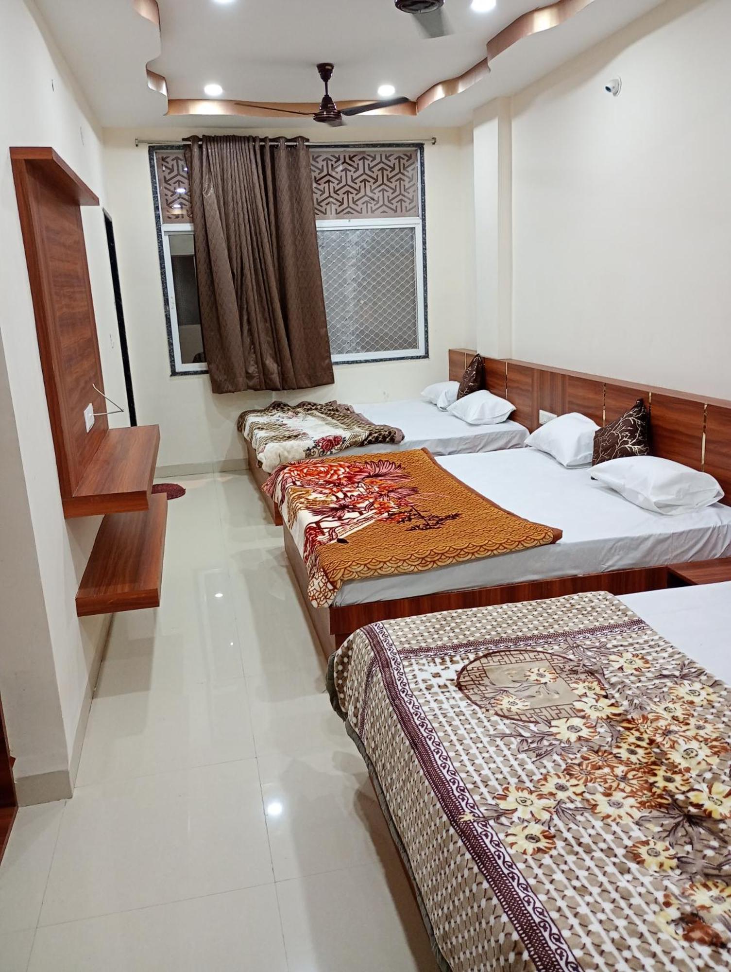 Barsana Palace, Near Mahakal Temple- 200 Meter Hotel 3*
