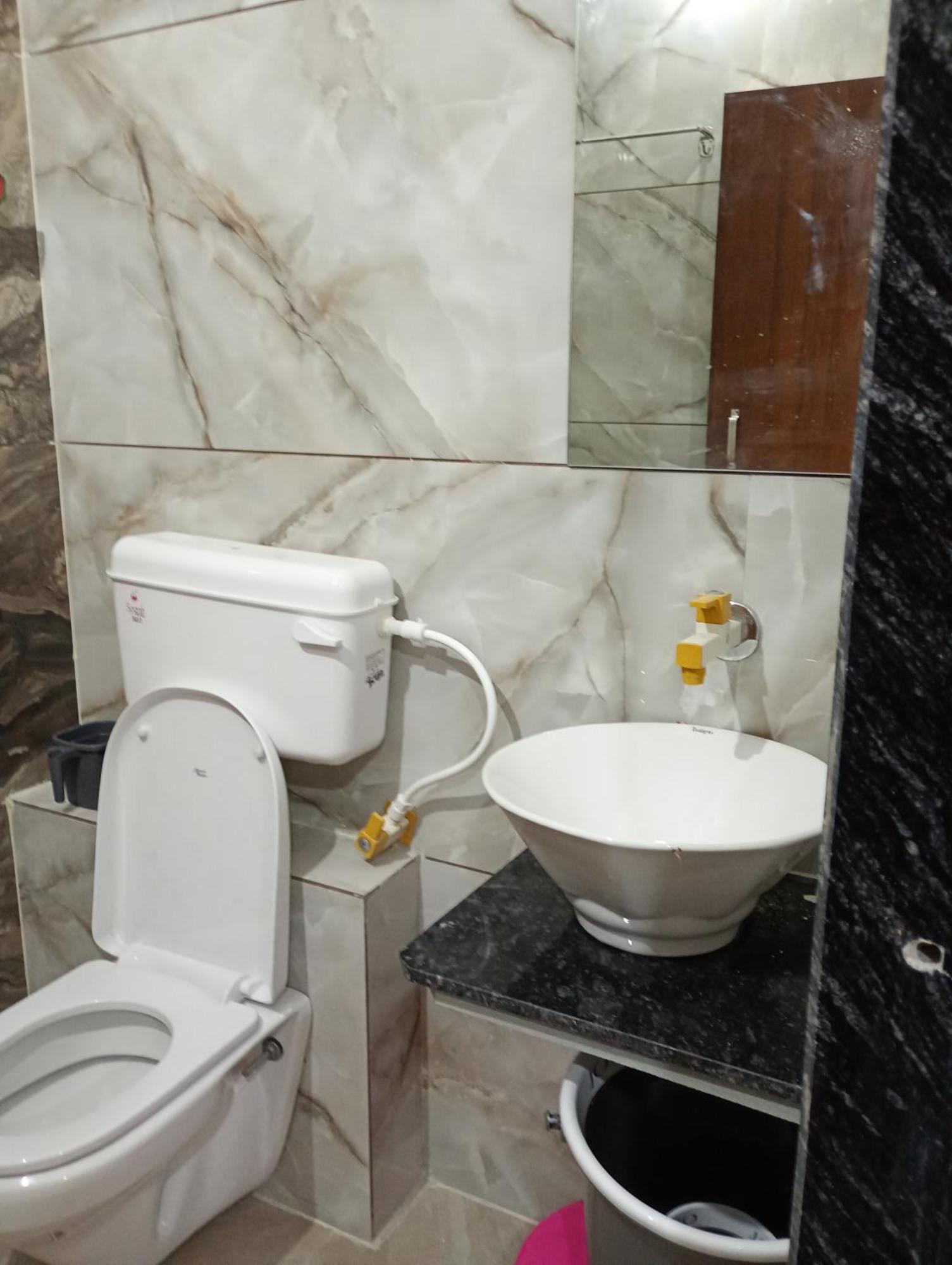 Hotel Barsana Palace, Near Mahakal Temple- 200 Meter 3*