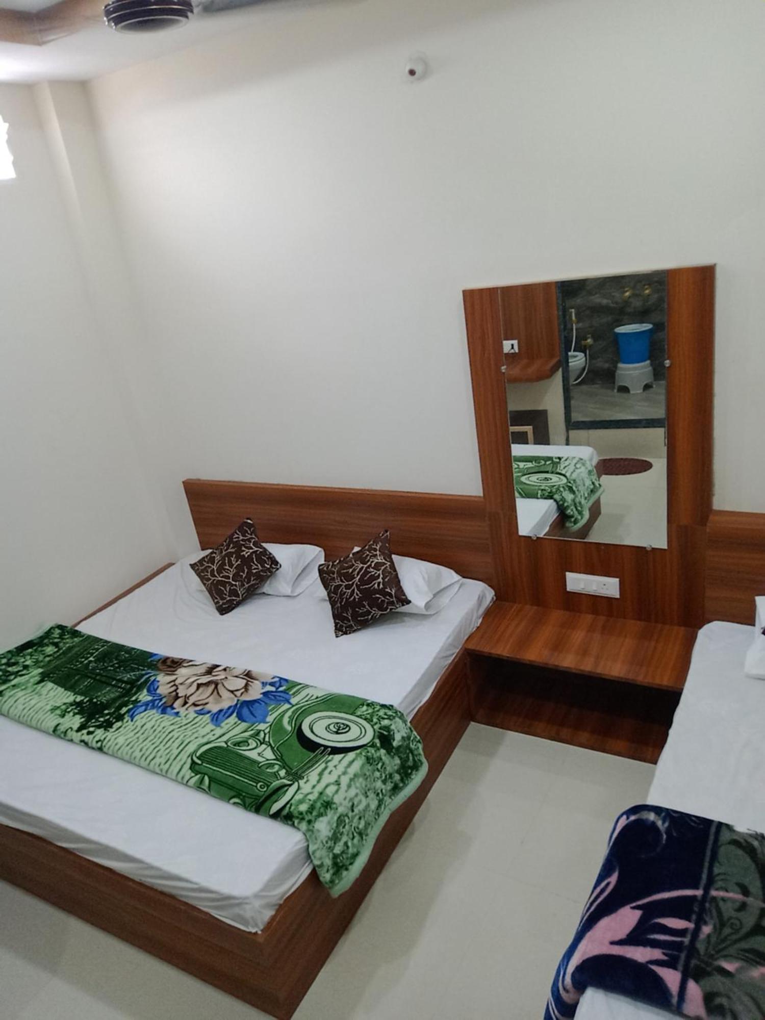 Barsana Palace, Near Mahakal Temple- 200 Meter Hotel