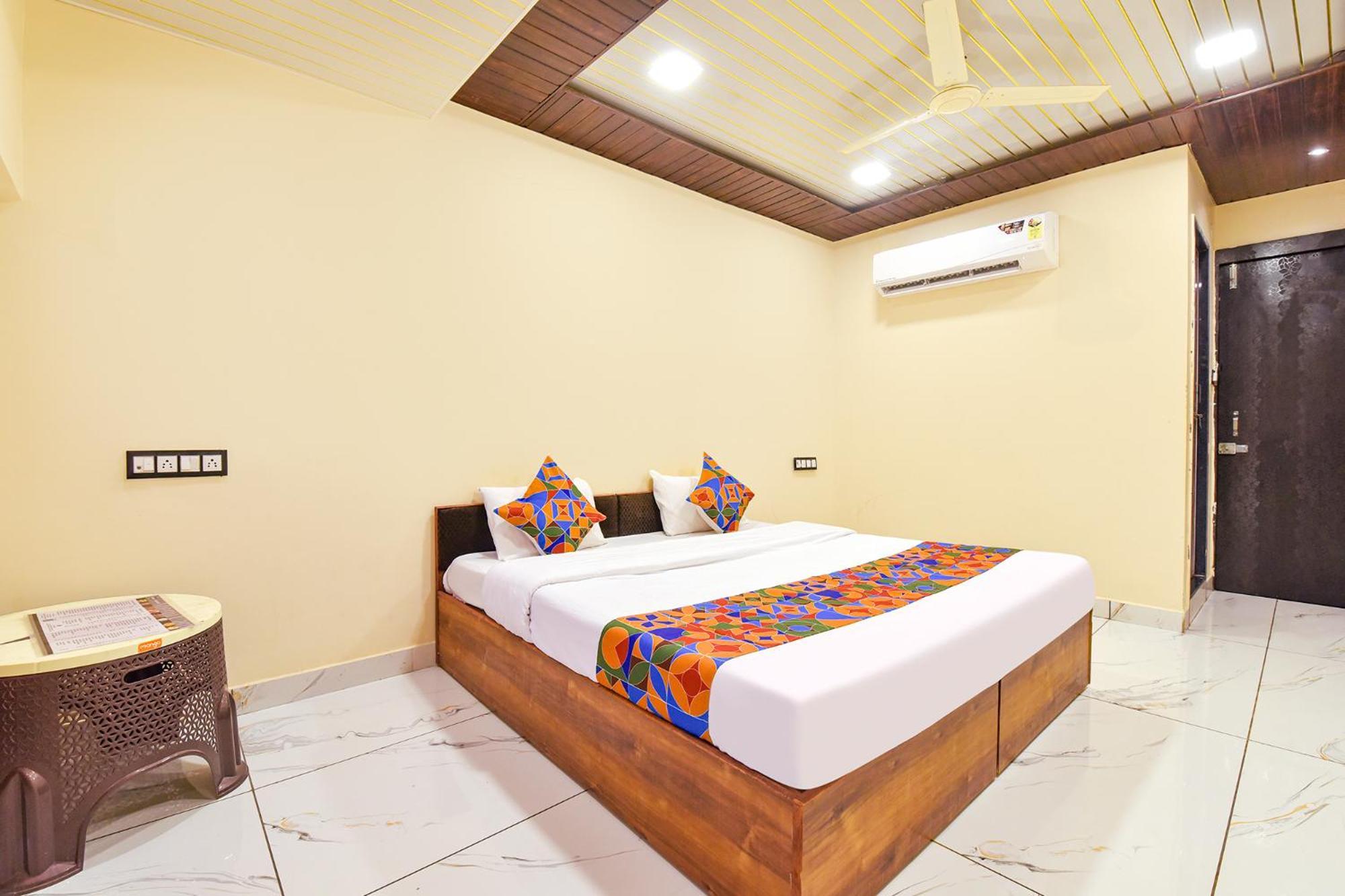 Hotel Fabhotel The Himaansh 3*