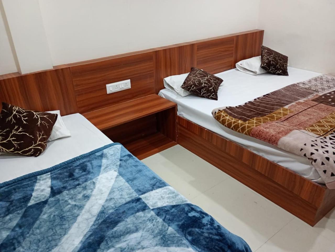 Barsana Palace, Near Mahakal Temple- 200 Meter Hotel