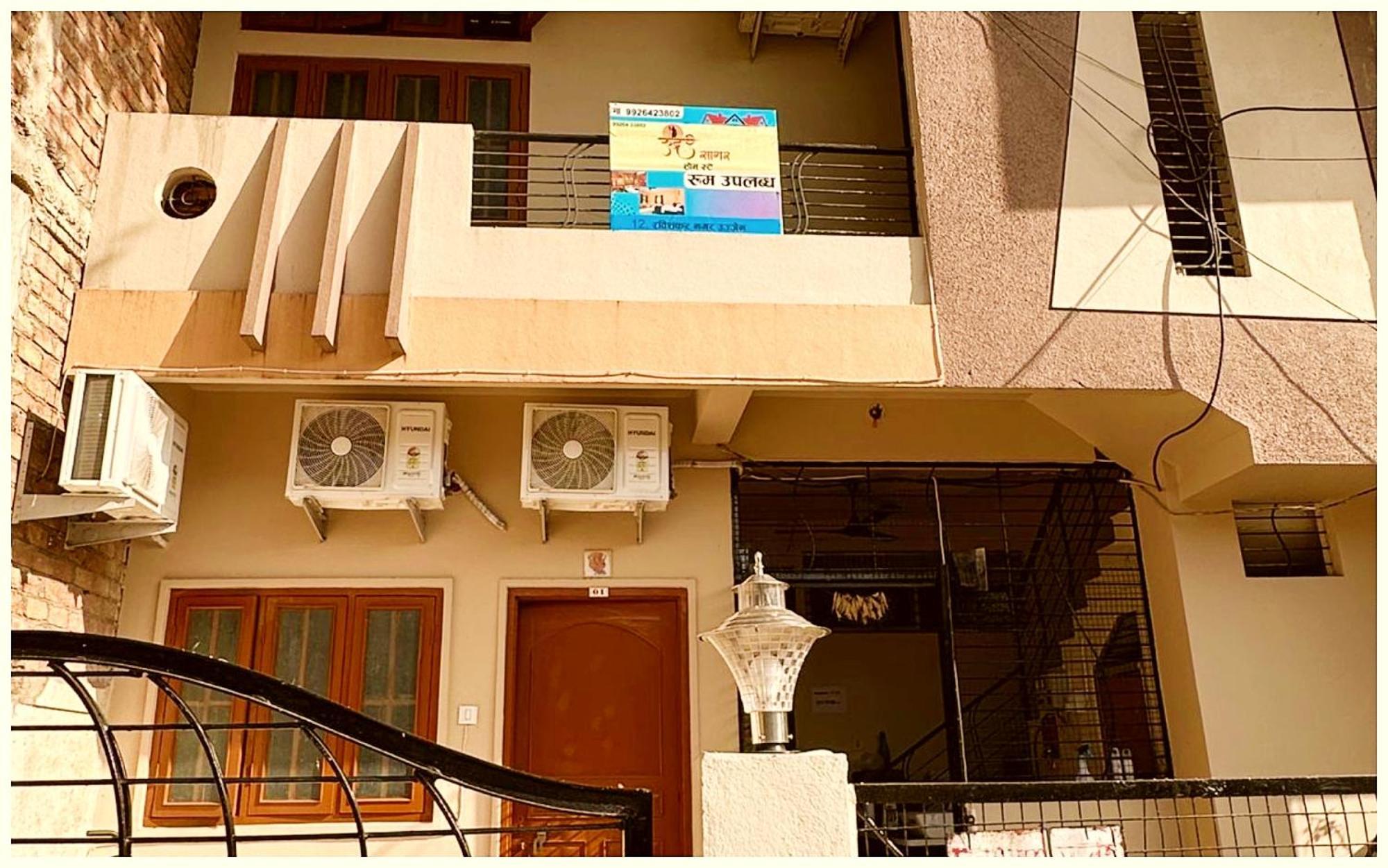 Hotel Budget - R U D R A - S A G A R - Near Mahakal Temple - Railway Station - River - Free Parking And Wi- Fi - Power Backup - Hotel-at-prime-location Spacious-room - In