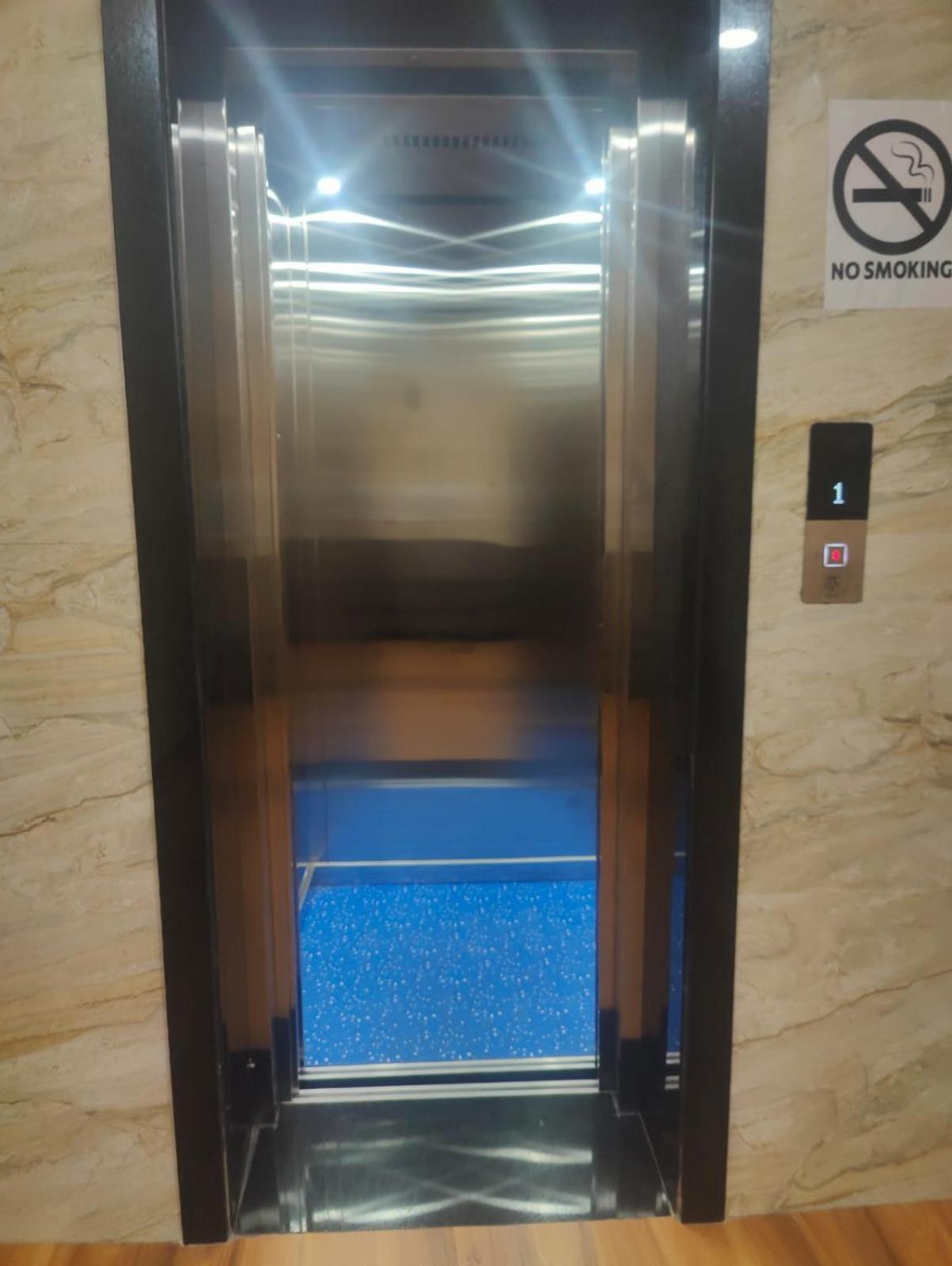 Hotel Bhavya 3*