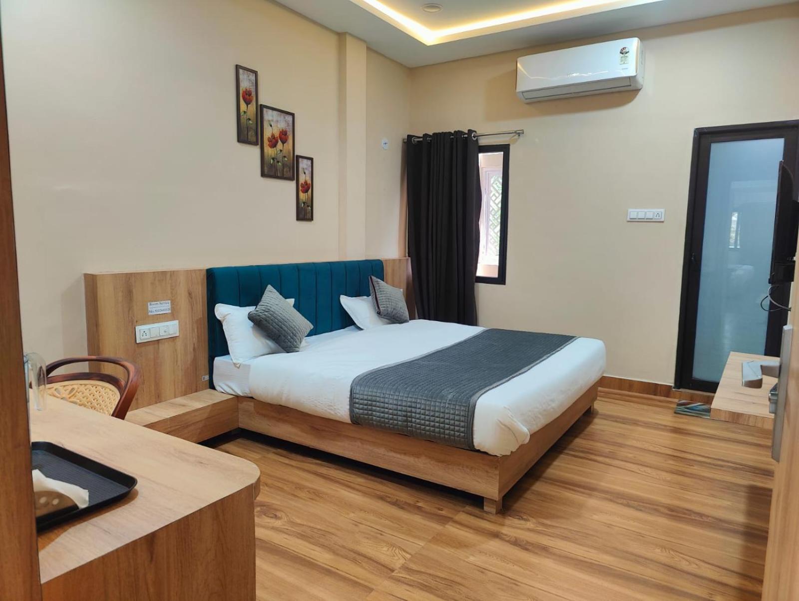 Bhavya Hotel 3*