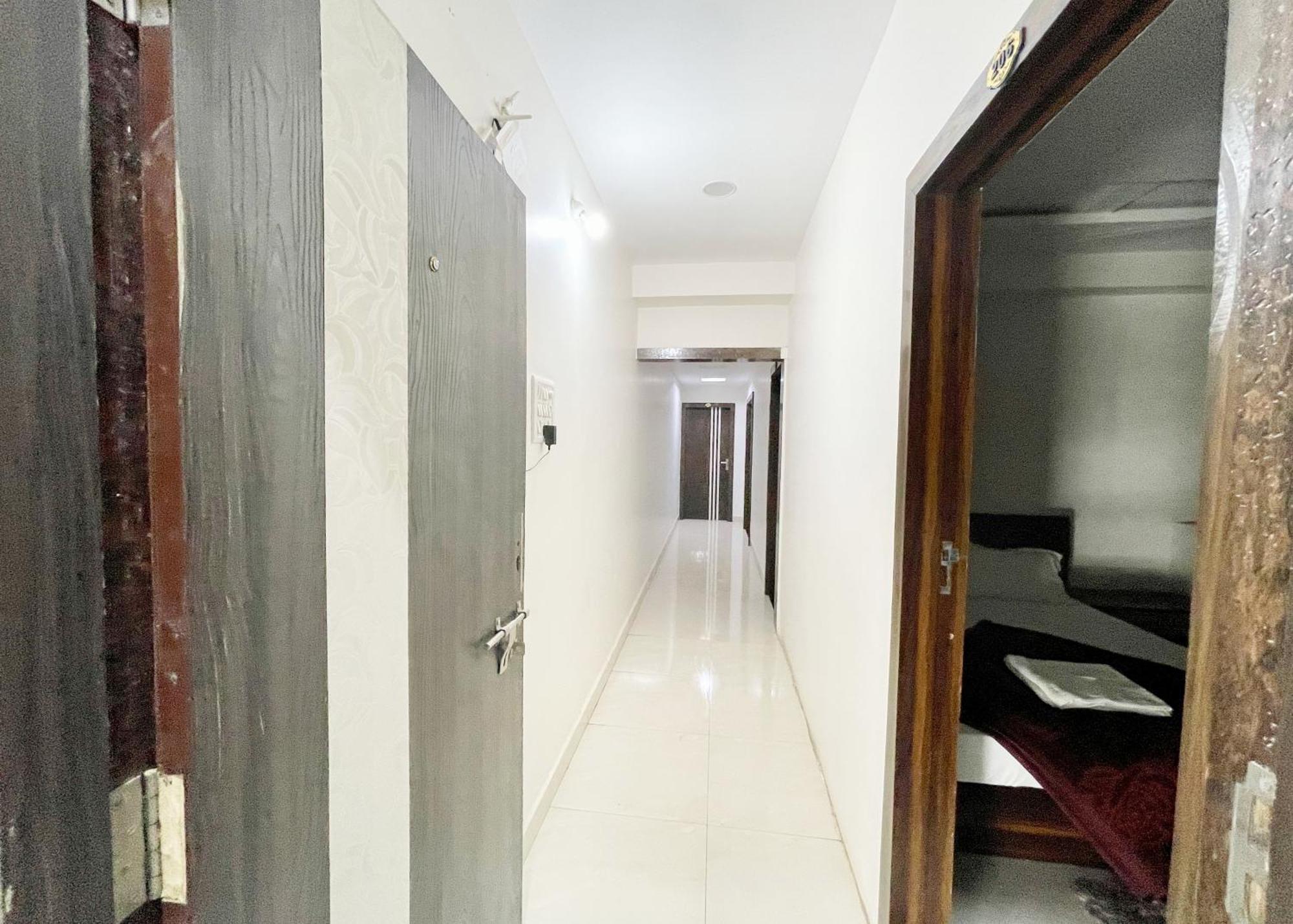 S H A L I M A R ! Ujjain, Near Mahakal Temple & Railway Station,fully Air Conditioned With Wifi And Parking, , In 4* Ujjain