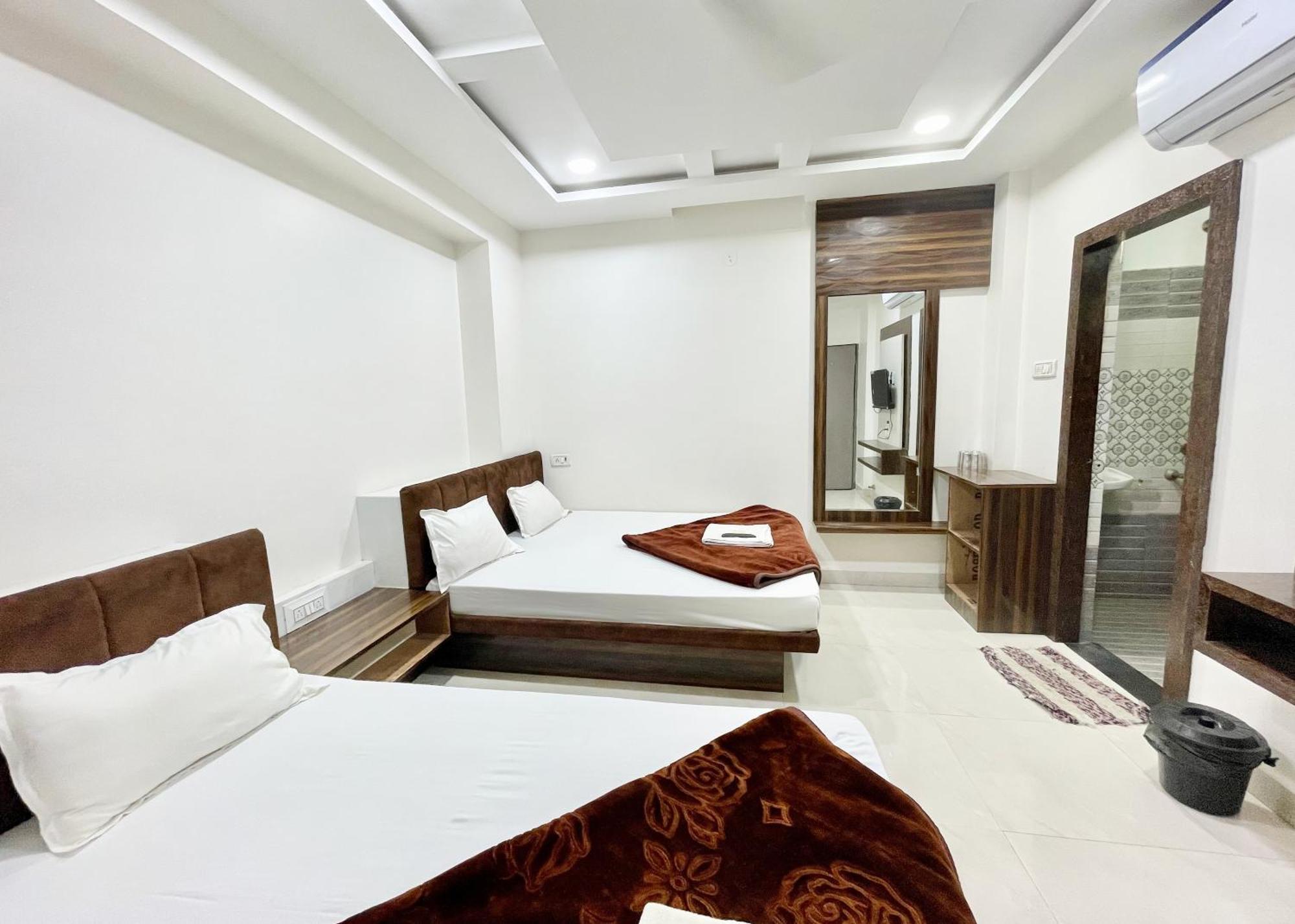 S H A L I M A R ! Ujjain, Near Mahakal Temple & Railway Station,fully Air Conditioned With Wifi And Parking, , In Ujjain
