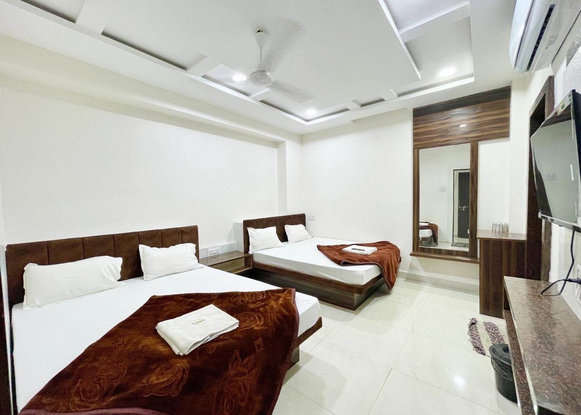S H A L I M A R ! Ujjain, Near Mahakal Temple & Railway Station,fully Air Conditioned With Wifi And Parking, , In Hotel