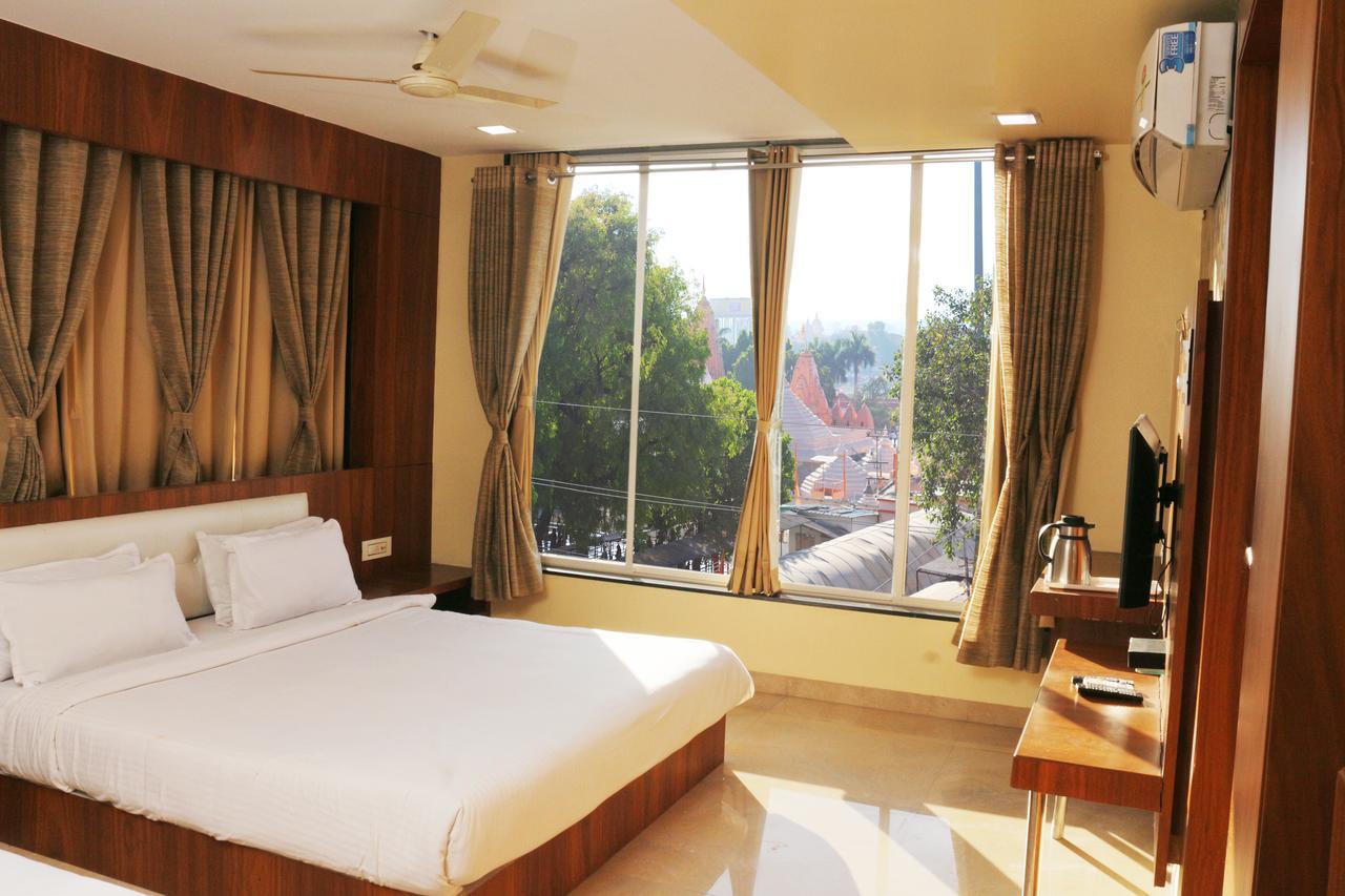 Shikhar Darshan Hotel *