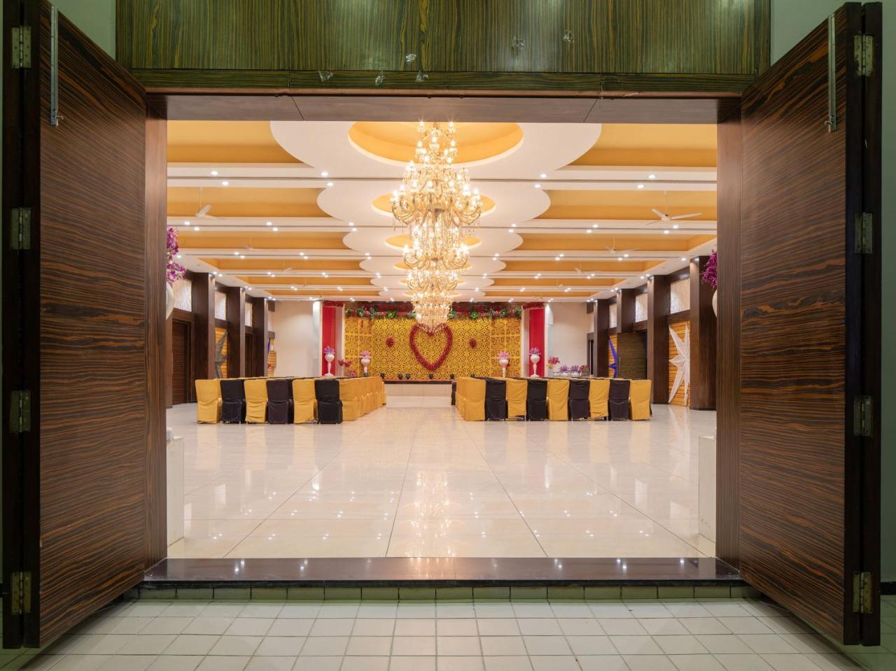 Hotel Capital O 19528 Park Palace