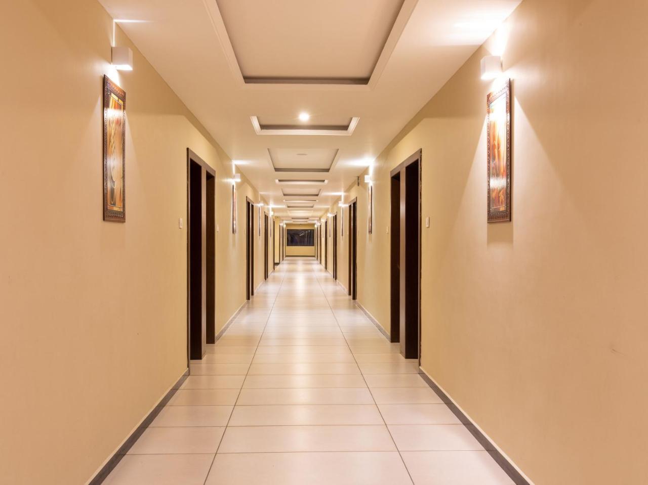 Capital O 19528 Park Palace Hotel 3*