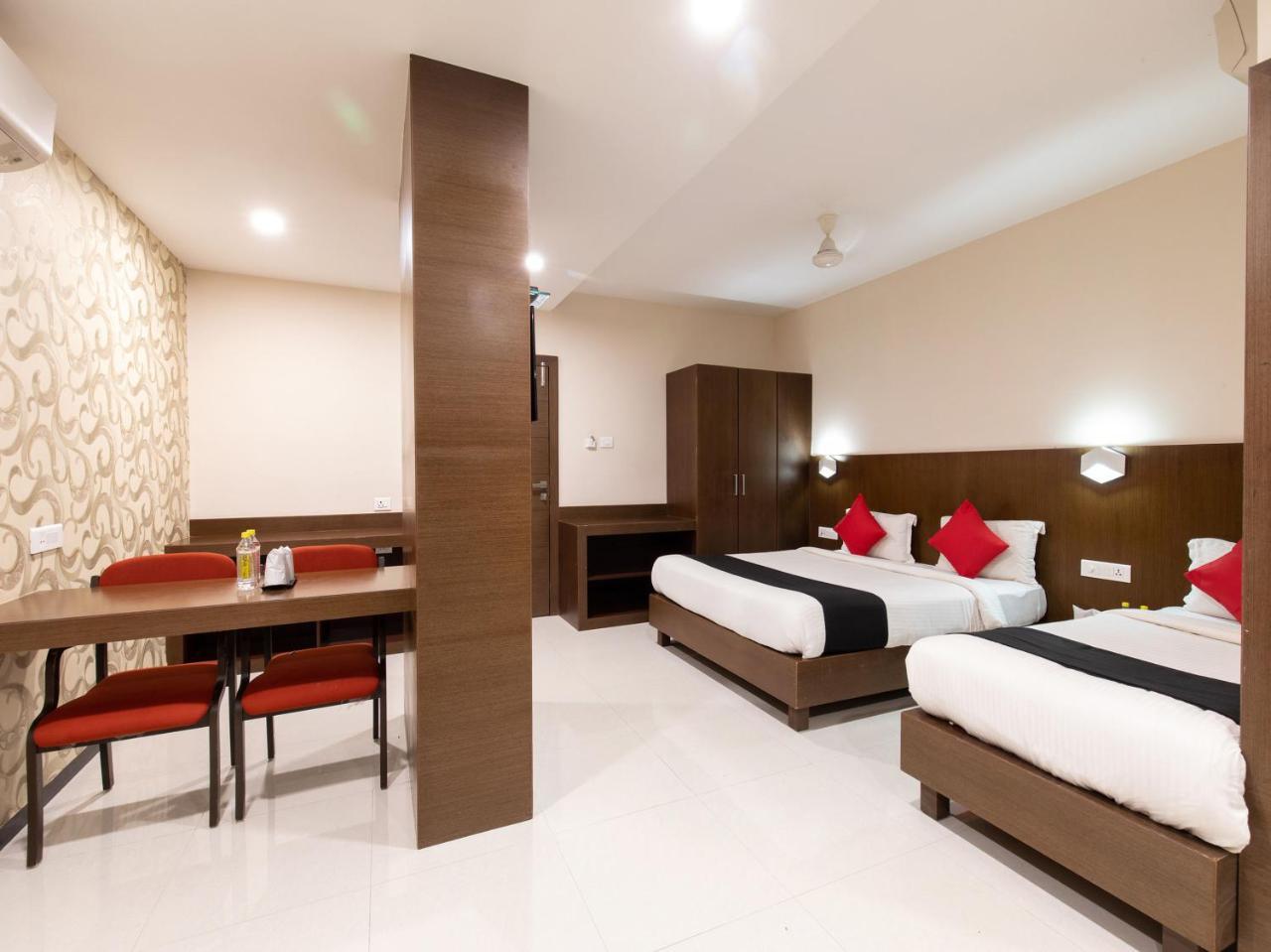 Capital O 19528 Park Palace Hotel 3*