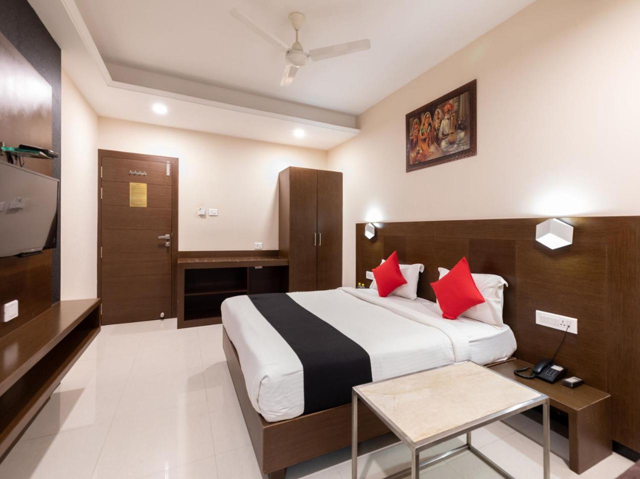 Hotel Capital O 19528 Park Palace Ujjain